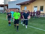 Erstes Heimspiel der USC Damen endet mit 7:1 Sieg: LT-Präsidentin Elvira Schmidt spendet Matchball und macht den Ehrenankick!